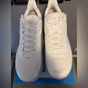 Hoka men’s 11D Clifton 10 shoes- new in box